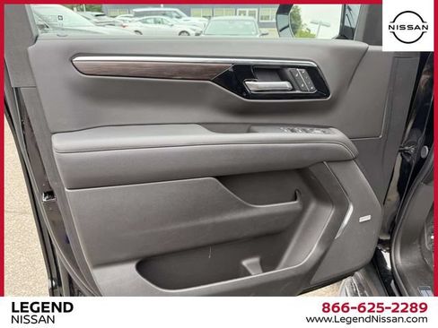 Used 2025 Chevrolet Suburban Premier AWD/4WD image 15