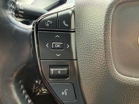 Used 2025 Toyota Prius XLE AWD/4WD image 36