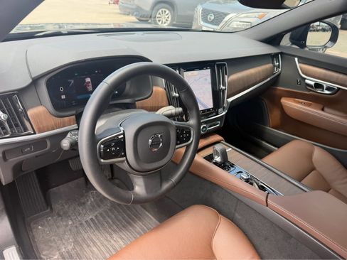 Used 2025 Volvo V90 B6 Cross Country Plus w/ Protection Package Premier AWD/4WD image 5