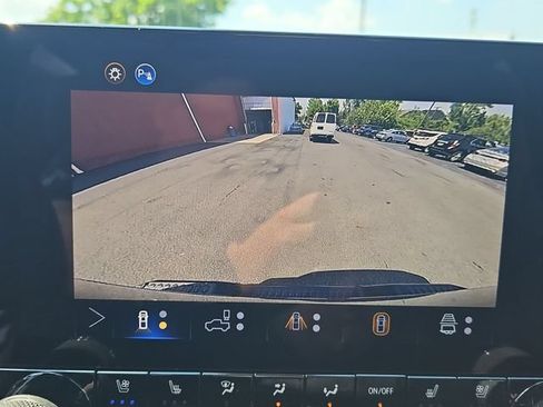New 2026 Chevrolet Colorado ZR2 w/ Technology Package AWD/4WD image 16