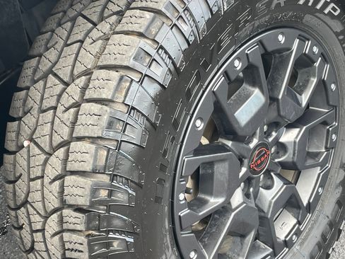 Used 2023 Nissan Frontier Pro-X w/ Pro-X Premium Package RWD image 9