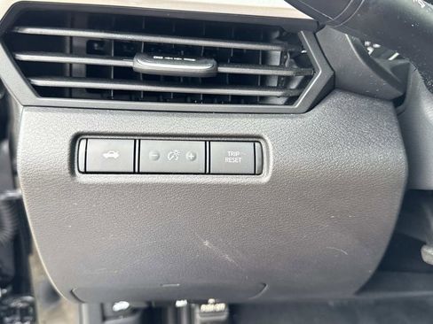 Used 2025 Nissan Altima 2.5 SV FWD image 47