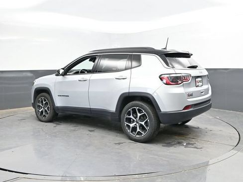 Used 2025 Jeep Compass Limited AWD/4WD image 10
