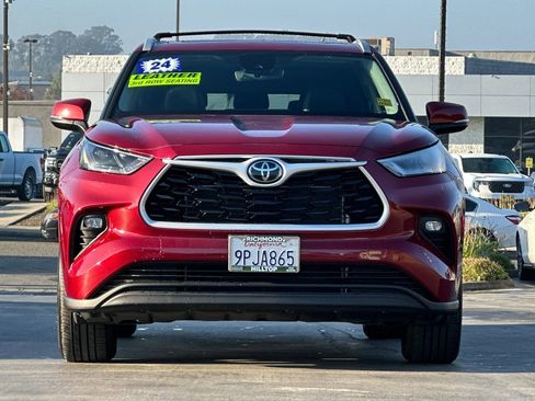 Used 2024 Toyota Highlander XLE image 11