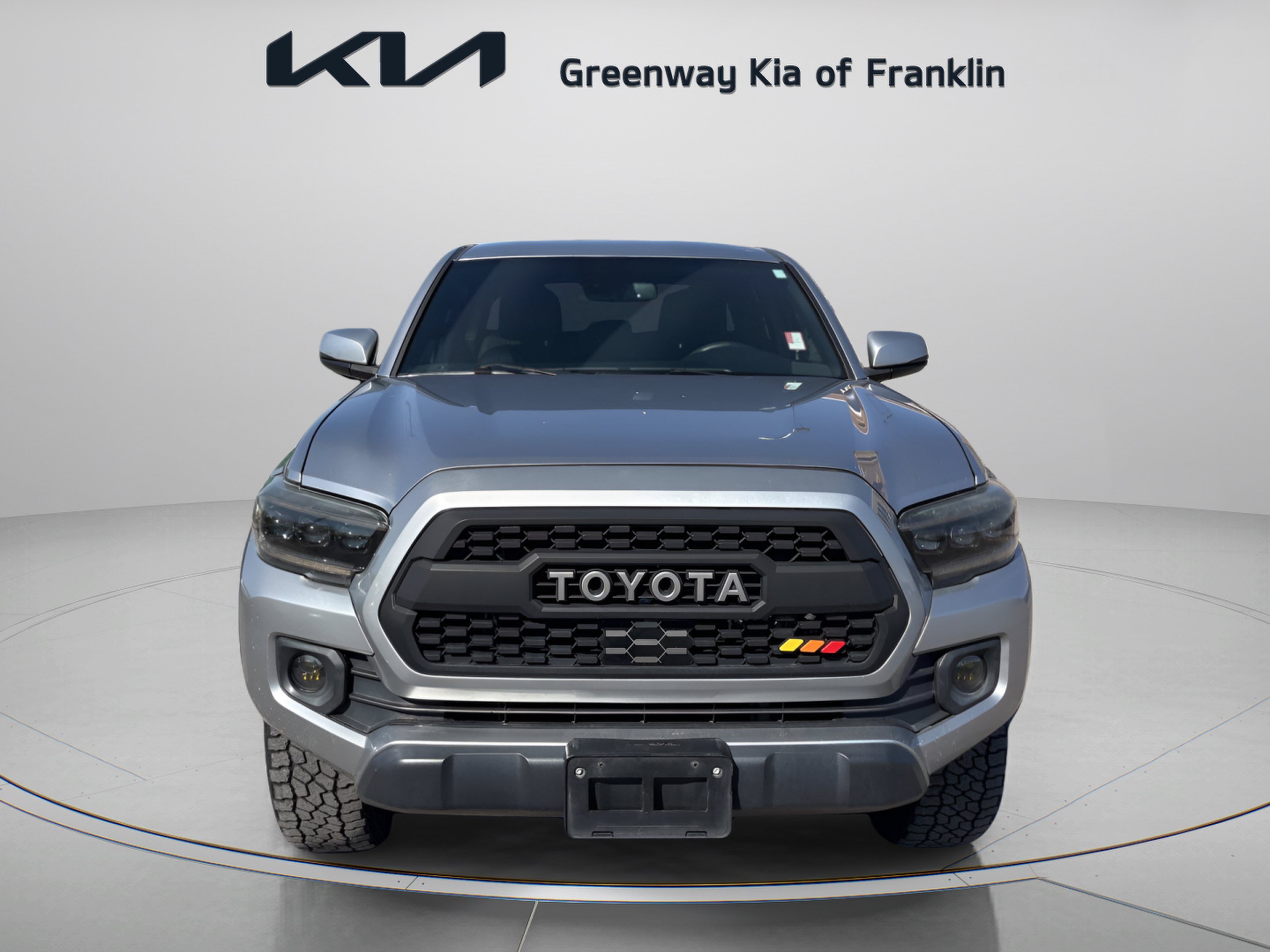 Used 2020 Toyota Tacoma TRD Off-Road w/ Technology Package AWD/4WD image 2