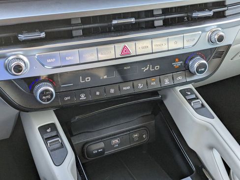 Used 2025 Kia Telluride S image 21