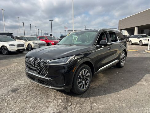 New 2026 Lincoln Aviator AWD image 3