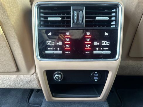Used 2023 Porsche Cayenne Platinum Edition AWD/4WD image 41