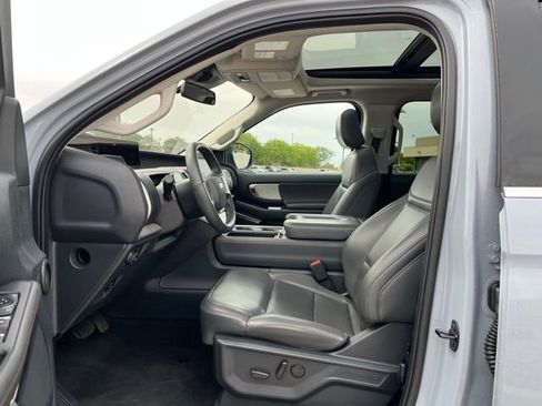 Used 2025 Ford Expedition Active AWD/4WD image 12