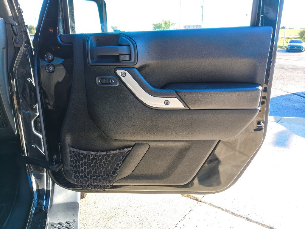 Used 2016 Jeep Wrangler Unlimited Sahara w/ Dual Top Group AWD/4WD image 20