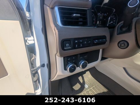 Used 2021 GMC Yukon XL Denali w/ Denali Premium Package AWD/4WD image 16