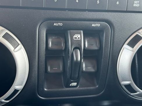 Used 2014 Jeep Wrangler Unlimited Sahara w/ Connectivity Group AWD/4WD image 28