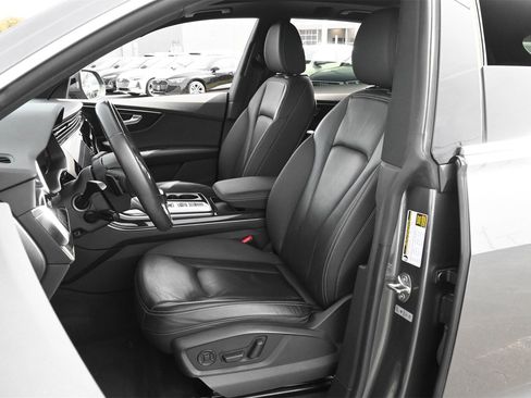 Used 2019 Audi Q8 Premium image 15