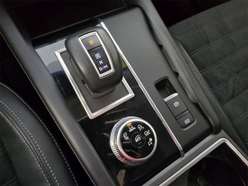 Used 2023 Mitsubishi Outlander SE image 24