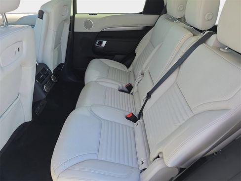 Used 2025 Land Rover Discovery Dynamic SE image 16