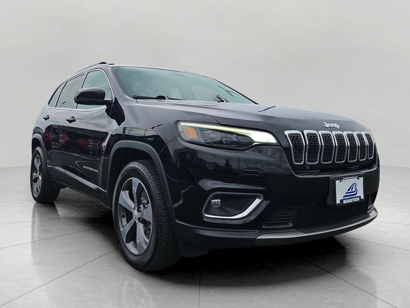 Used 2019 Jeep Cherokee Limited AWD/4WD image 1