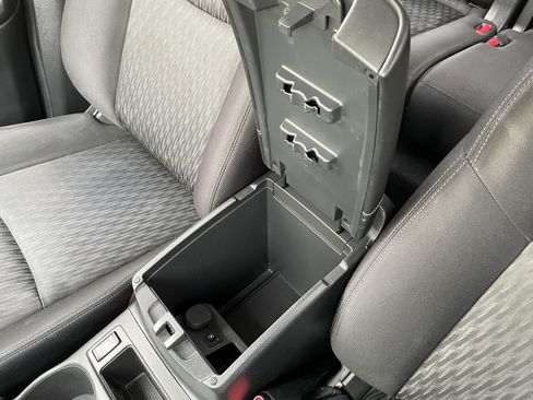 Used 2019 Nissan Rogue SV FWD image 31