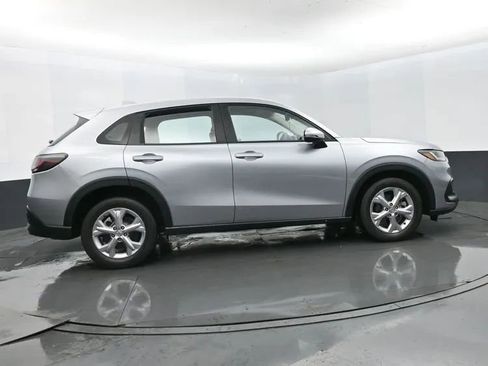 Used 2023 Honda HR-V LX image 4