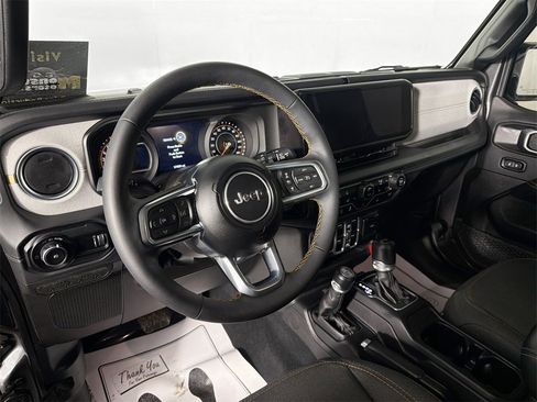 Used 2024 Jeep Wrangler Sahara image 9
