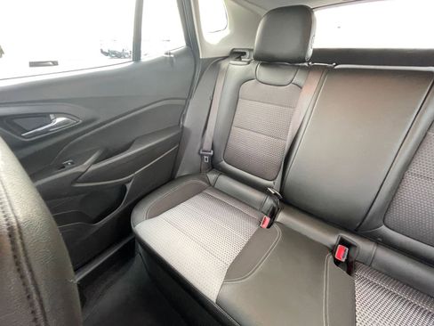 Used 2025 Chevrolet Trax LT image 34