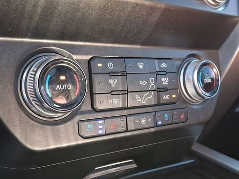 Used 2021 Ford F250 Platinum w/ FX4 Off-Road Package AWD/4WD image 18