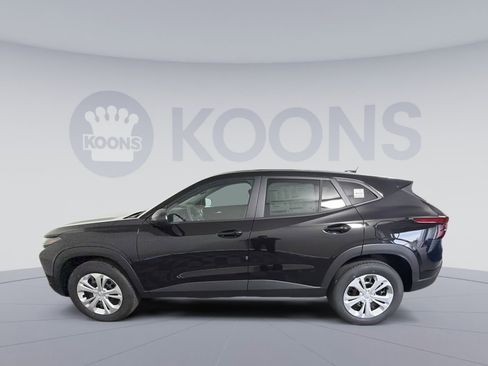 New 2026 Chevrolet Trax LS image 2