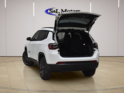 New 2026 Jeep Compass Latitude w/ Sun and Sound Group AWD/4WD image 9
