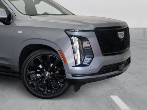 Used 2026 Cadillac Escalade Platinum Sport w/ LPO, ONYX Package AWD/4WD image 2