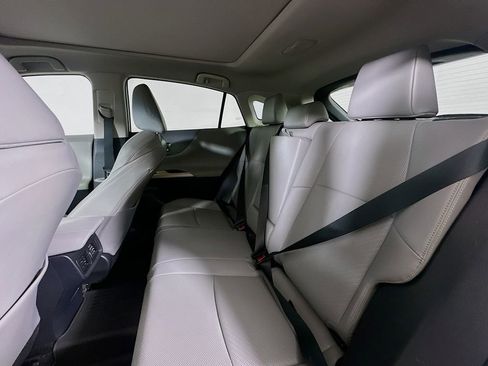 Used 2023 Toyota Venza Limited image 14