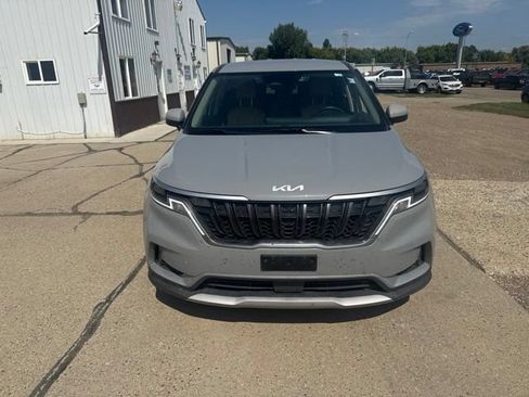 Used 2024 Kia Carnival EX FWD image 7
