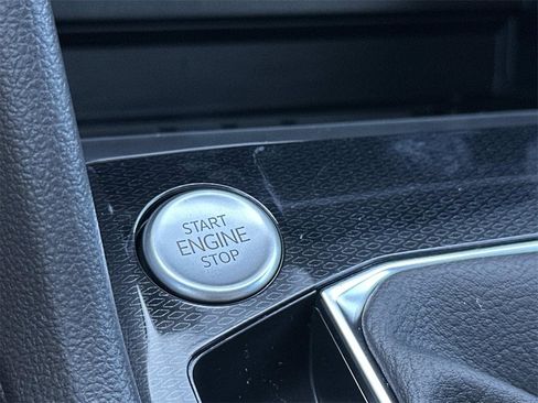 New 2025 Volkswagen Taos SE image 13