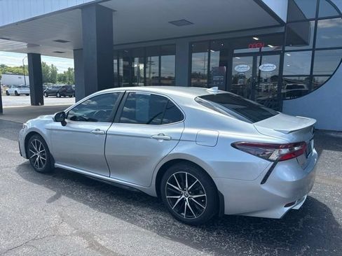 Used 2022 Toyota Camry SE FWD image 5