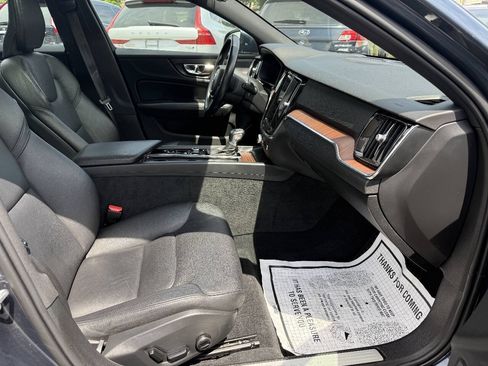 Used 2020 Volvo V60 T5 Momentum FWD image 18