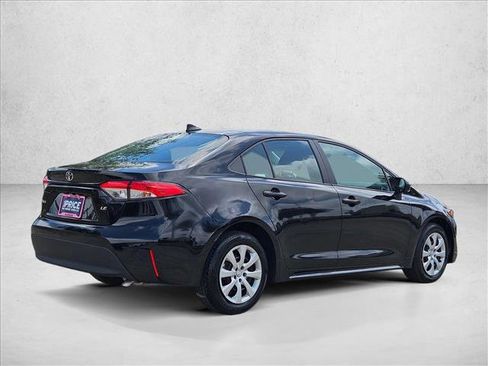 Used 2025 Toyota Corolla LE FWD image 5