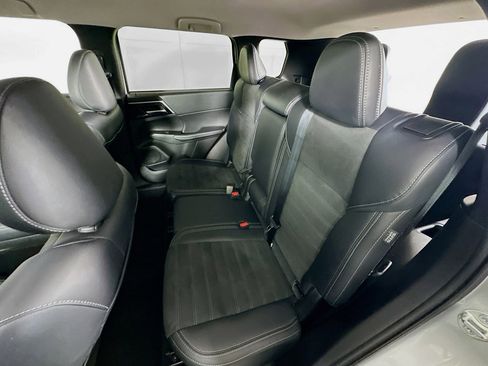 Used 2024 Mitsubishi Outlander SE image 26