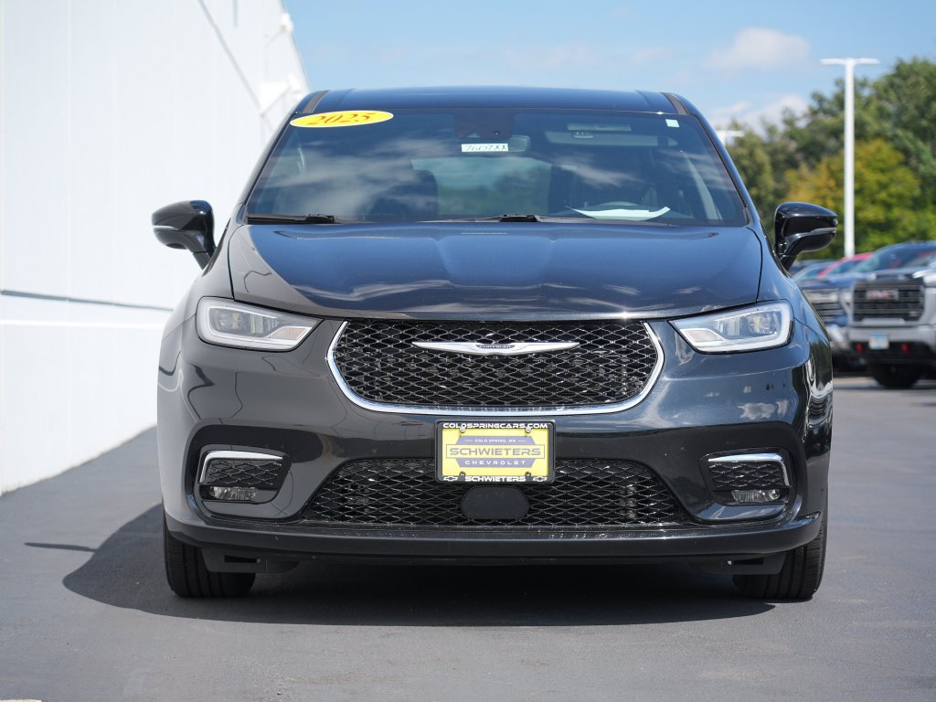 Used 2025 Chrysler Pacifica Select FWD image 9