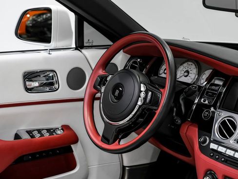 Used 2018 Rolls-Royce Dawn Base image 16