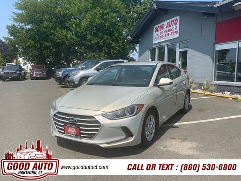 Used 2017 Hyundai Elantra SE w/ Cargo Package FWD image 1