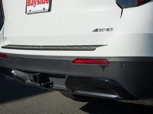 Used 2025 Ford Explorer ST-Line w/ ST-Line Street Pack image 9