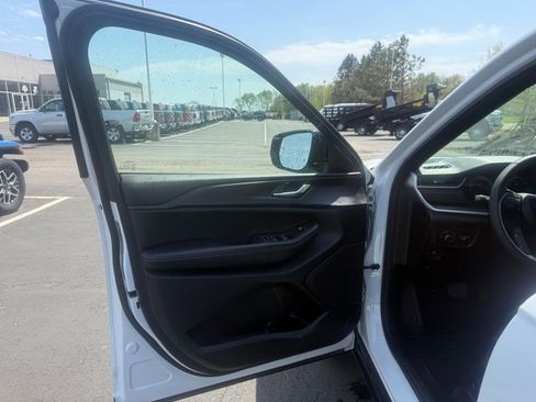 Certified 2024 Jeep Grand Cherokee L Altitude image 10