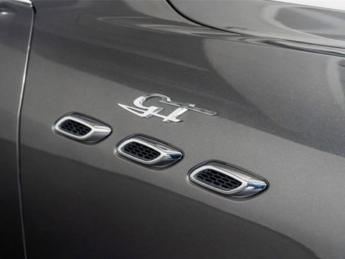 Used 2022 Maserati Levante GT image 18