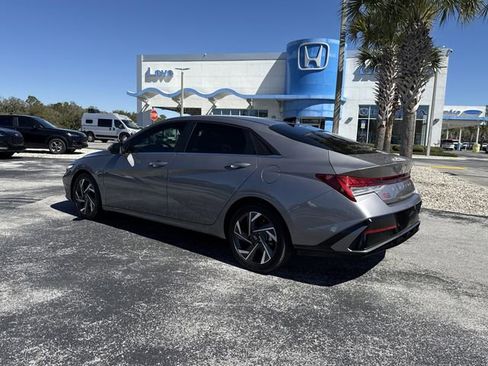 Used 2024 Hyundai Elantra Limited image 9