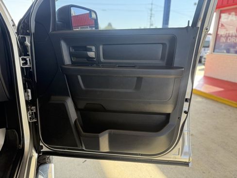 Used 2013 RAM 2500 Tradesman w/ Chrome Appearance Group image 21