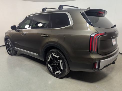 Used 2024 Kia Telluride EX w/ EX Captain's Chair Package FWD image 5