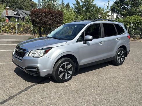 Used 2017 Subaru Forester 2.5i Premium AWD/4WD image 3
