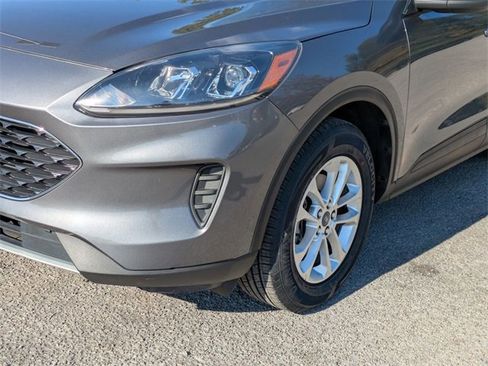 Used 2022 Ford Escape SE image 9