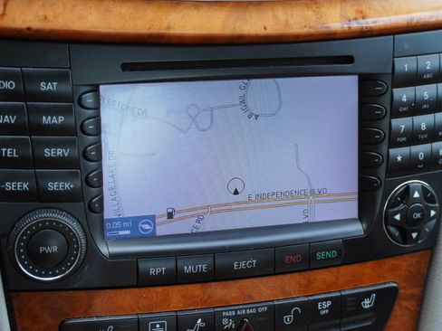 Used 2008 Mercedes-Benz E 350 4MATIC Sedan image 25