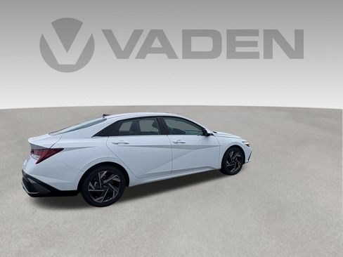 New 2026 Hyundai Elantra Limited FWD image 4