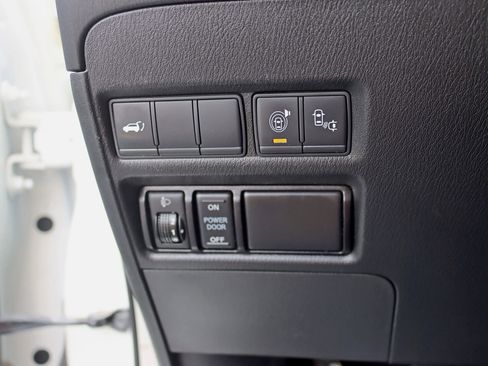 Used 2017 Nissan Armada Platinum AWD/4WD image 18
