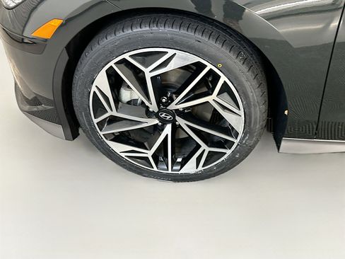 Used 2023 Hyundai Ioniq 6 SEL image 11